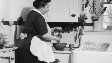 7 Kitchen Tools Everyone Owned in 1900